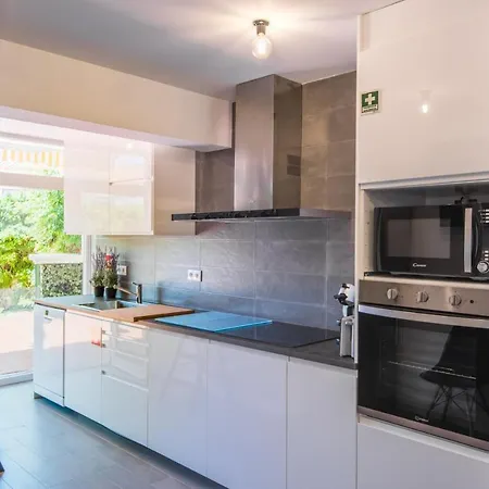 Grand House Bliss, By Timecooler Carcavelos (Lisbon)